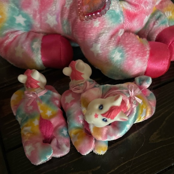 Unicorn Surprise Licorice Stuffed Animal with 3 Unicorn Babies - Picture 6 of 7